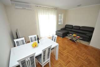 Апартаменты Adriatic Apartments 2 Будва Апартаменты с видом на сад-4